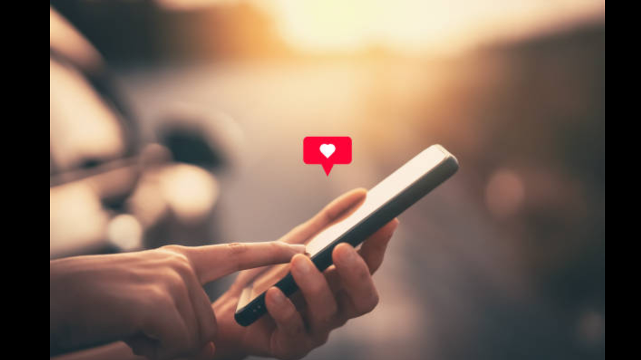 delhi man flags new possible tinder scam says woman asked for money to buy clothes viral reddit post