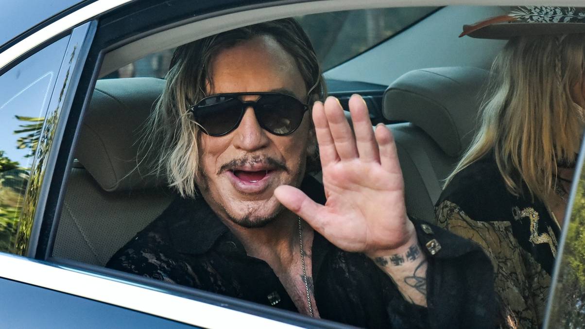 Mickey Rourke 'going through eviction' with GoFundMe began for $60k in ...