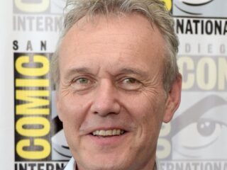 9 indicators of pneumonia that may be mistaken for different diseases as Anthony Head dies aged 72