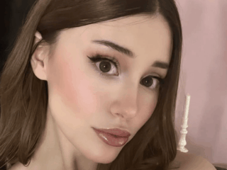 Ariana Grande impersonator Paige Niemann shares DM popstar despatched her in new documentary