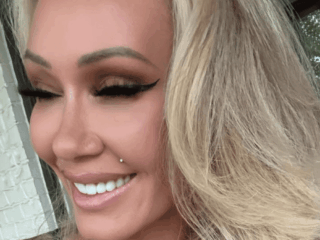 Bunnie Xo confirms relationship standing as she addresses kissing 24-year-old Dylan Wolf in ex's bar