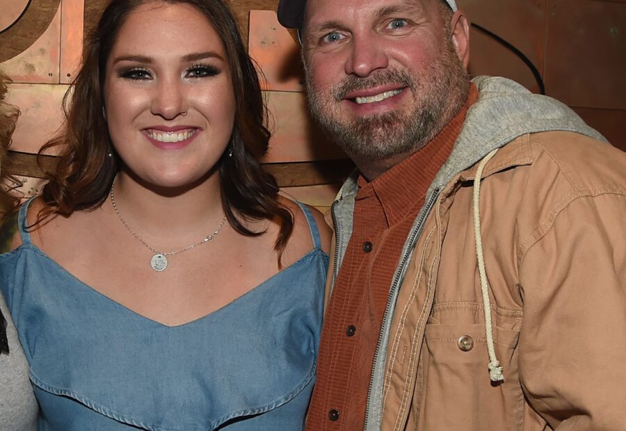 Garth Brooks’ Daughter Fears He’ll Be Mourned Like Dolly Parton