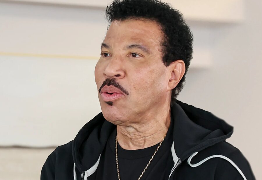 Lionel Richie Hospitalized After St. Louis Concert