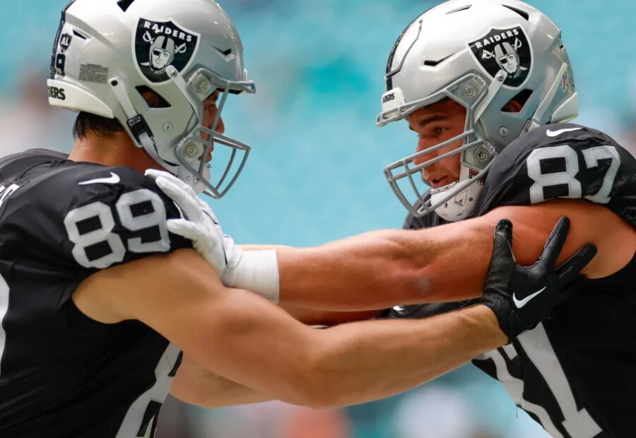 Raiders News: Tight Ends Get Love, but Defensive Tackles Do Not