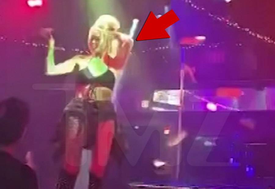 Bunnie XO Makes It Rain at Texas Strip Club, Video Shows