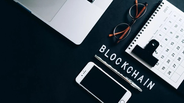 Coinbase Surpasses $1 Billion in DEX Trading Volume for Tokenized