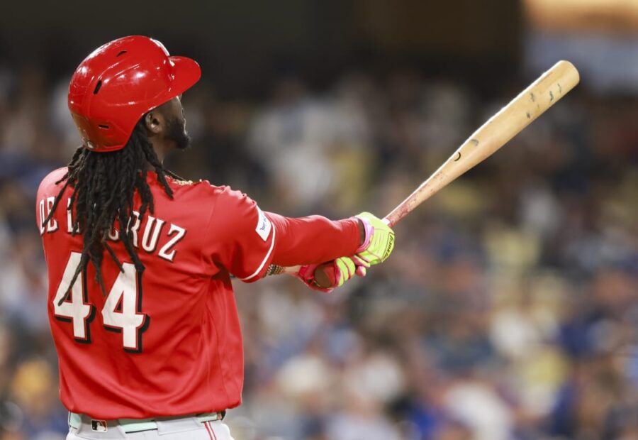 Elly De La Cruz hits a homer, throws out a runner at home in Reds’ loss