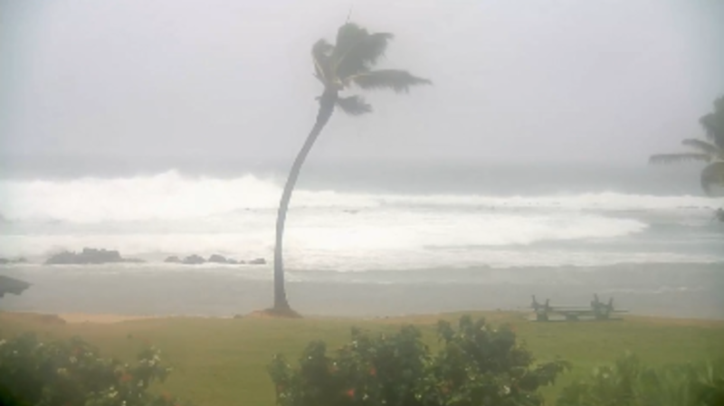 Hawaii Hurricane Lowell: At least one dead as storm devastates parts of state, governor says