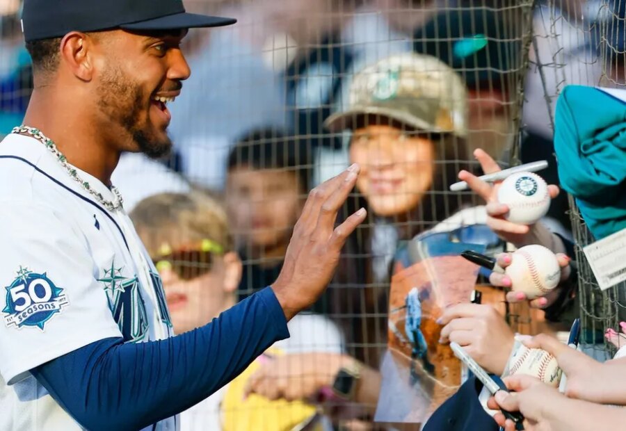 Julio Rodríguez Earns Mariners’ Nomination for 2026 Roberto Clemente Award