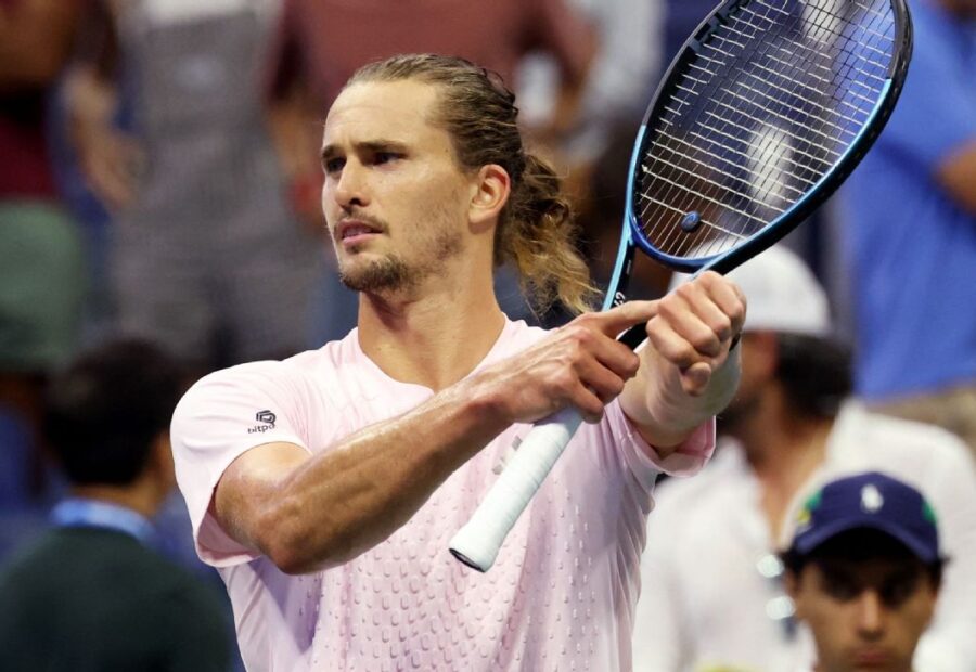 Top-Seeded Zverev Advances to US Open Quarterfinals; Tien Ousted